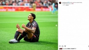 德甲首秀破门，宽萨社媒晒照致敬若塔：进球献给你，20号❤️