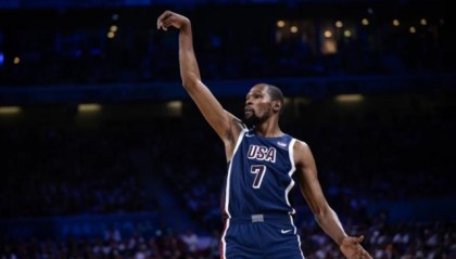 BetVictor伟德-大小王合体！詹杜前17投16中把比赛打成全明星表演