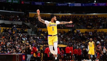 无解拉塞尔延续高光发挥 湖人陷入幸福的烦恼