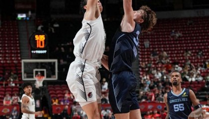 杨瀚森隔扣美开拓者球迷陷入癫狂：本届最强！我已经先道歉了